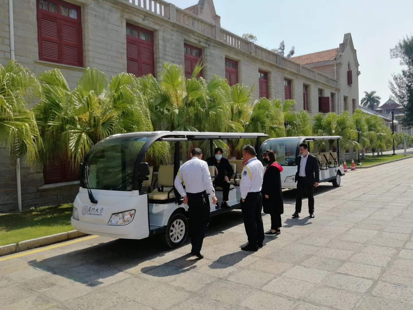 廈門大學(xué)旅游旺季添新車，選擇卓越電動(dòng)車